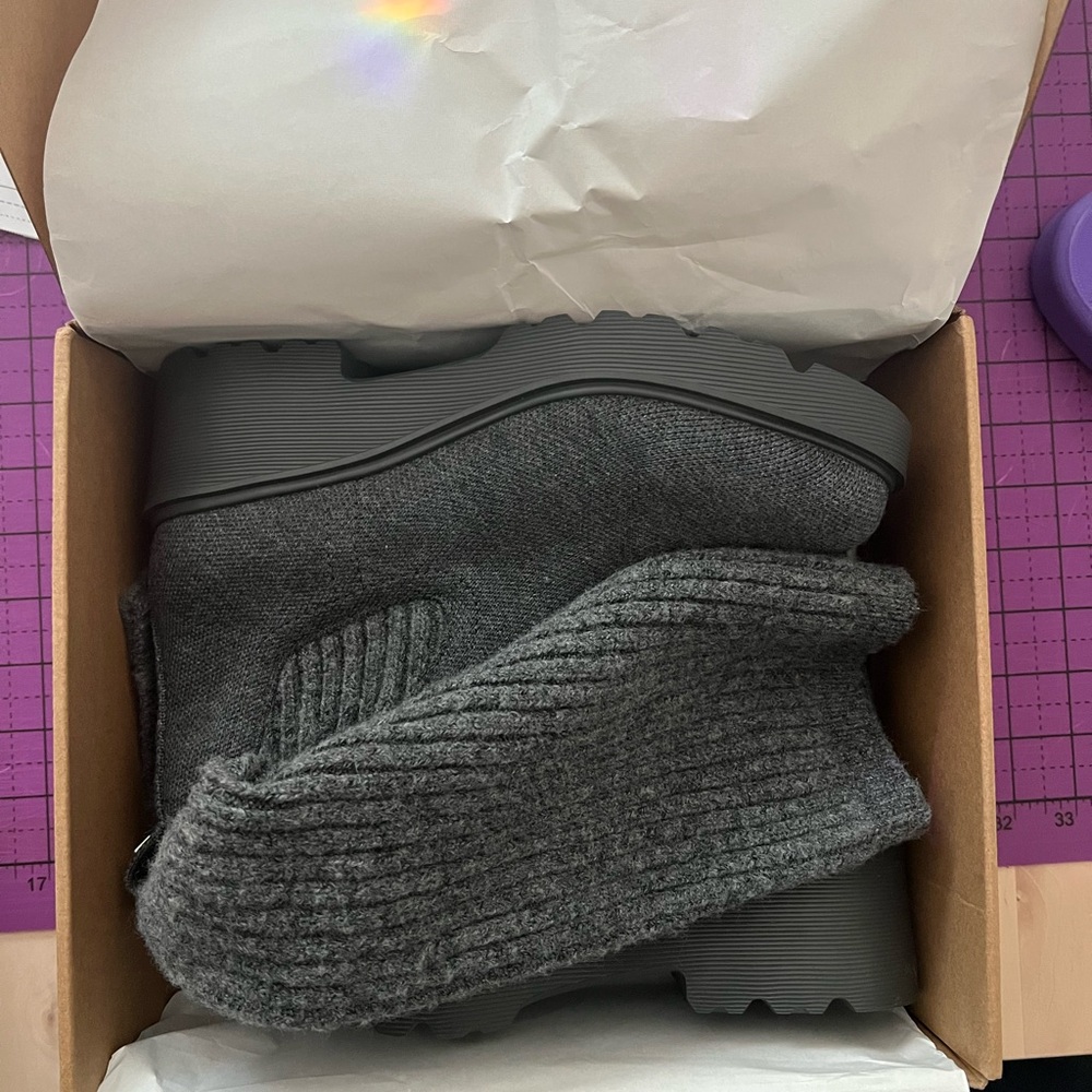 Cozy Grey Knit Platform Women's Ankle Boots